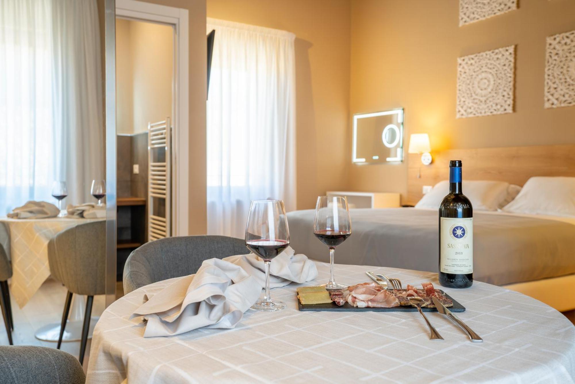 Gg8 Hotel & Suite Spa Gualdo Tadino Exteriör bild